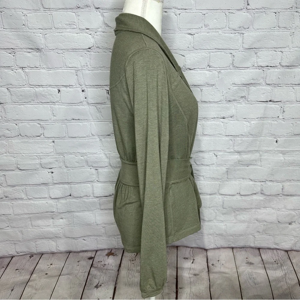 LULULEMON Dance Pulse Wrap Olive
Green - Picture 4 of 14